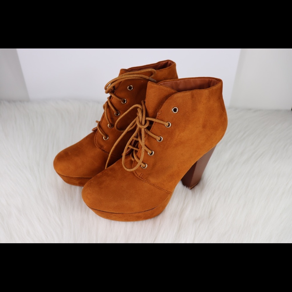 ALMOND TOE PLATFORM LACE UP HEELS - Picture 5 of 6